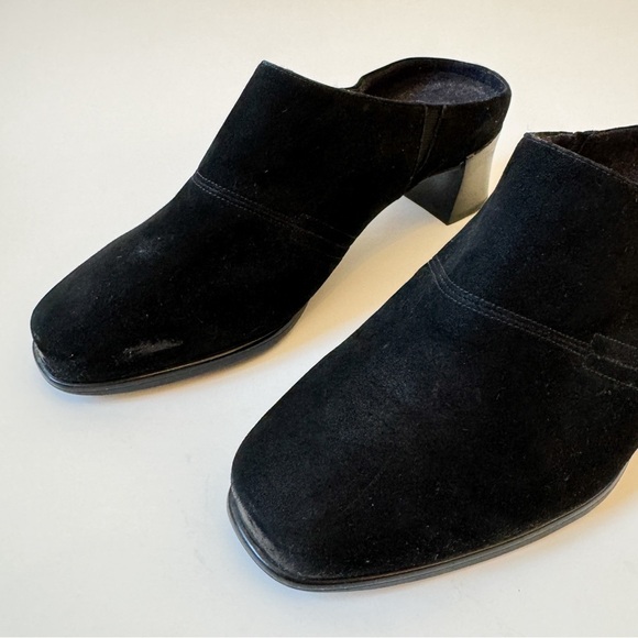 Munro American Slip On Heels - Picture 3 of 6